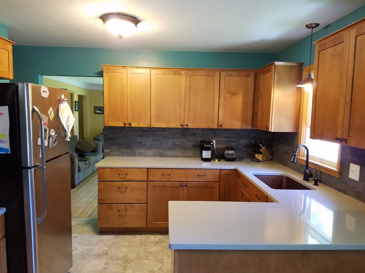 Kitchen Remodel With Maple Cabinets And, What Color Quartz Countertops Go With Maple Cabinets