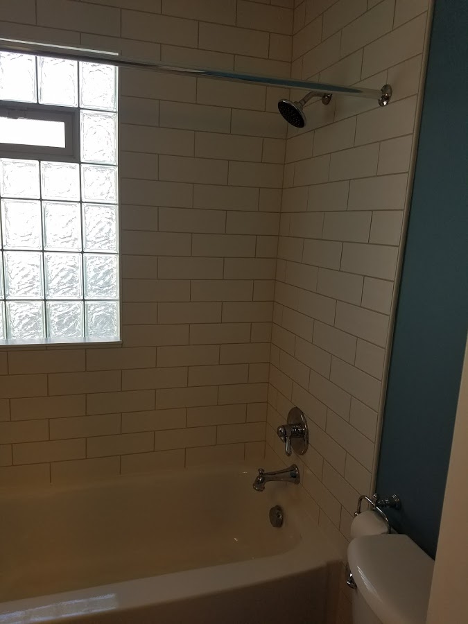 Tile tub surround with window